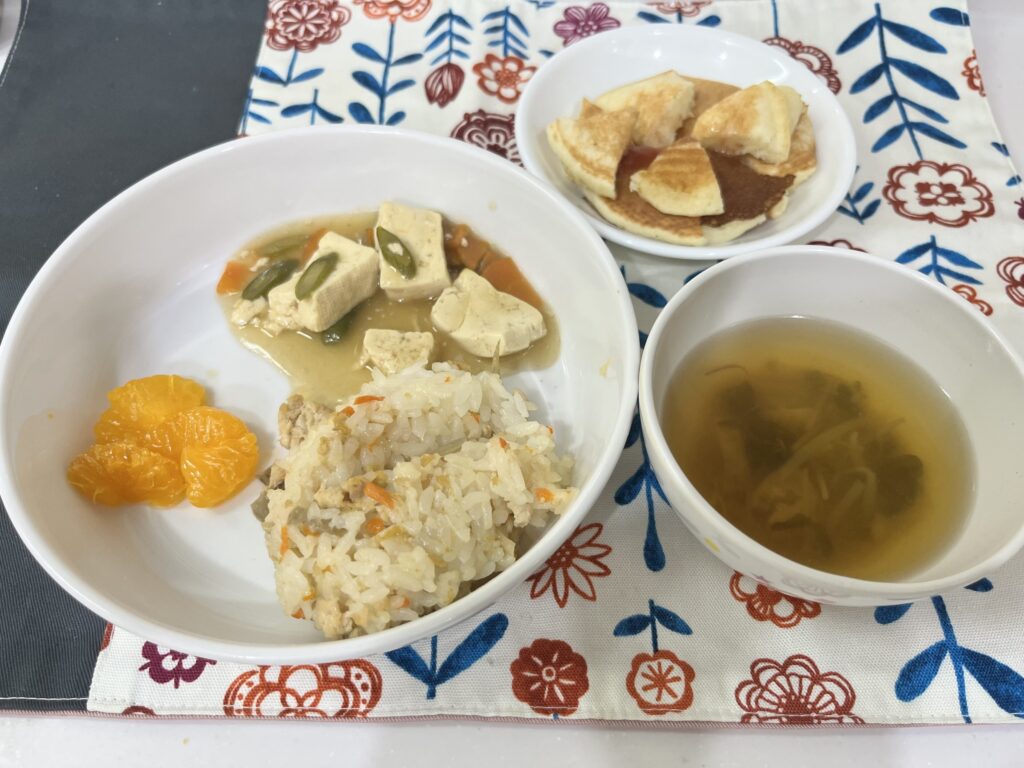 9/3 鶏ごぼうご飯 ホットケーキ