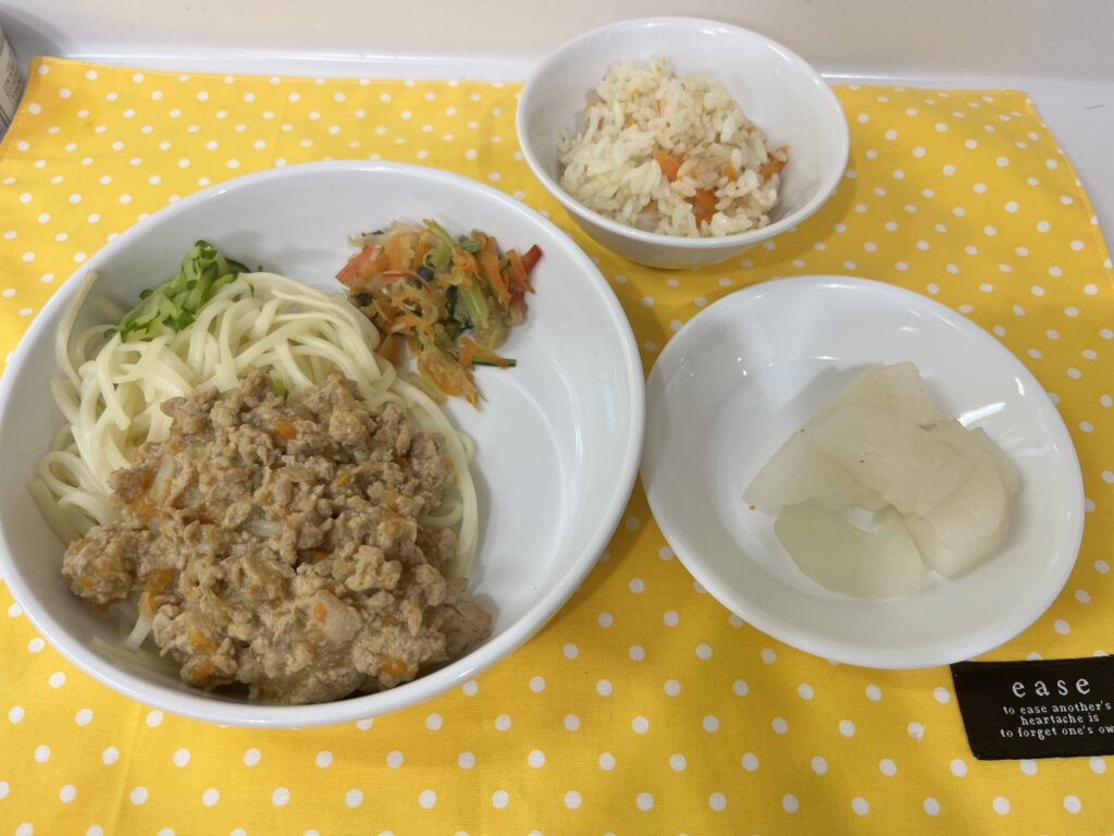 9/10 ジャージャー麺風うどん