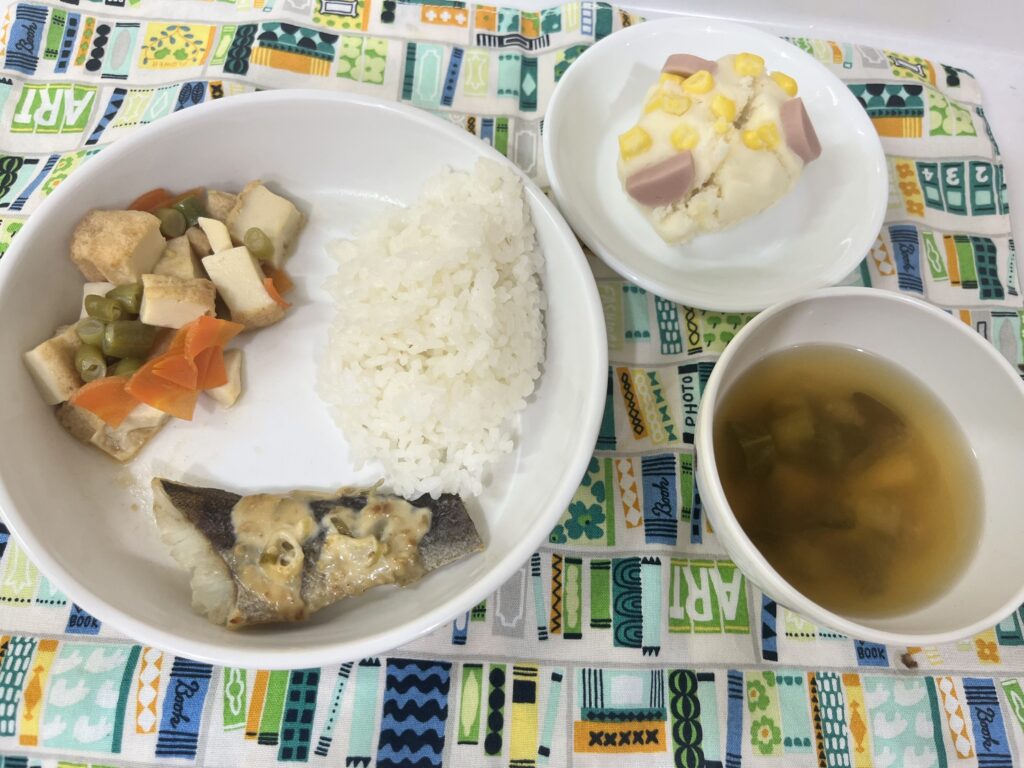 10/27 魚の味噌マヨネーズ焼き コーンの豆乳蒸しパン