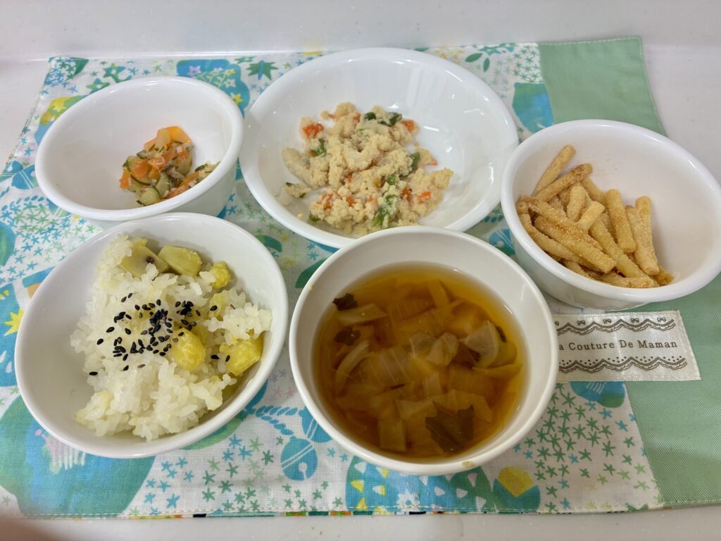 10/21 さつまいもご飯 マカロニきな粉