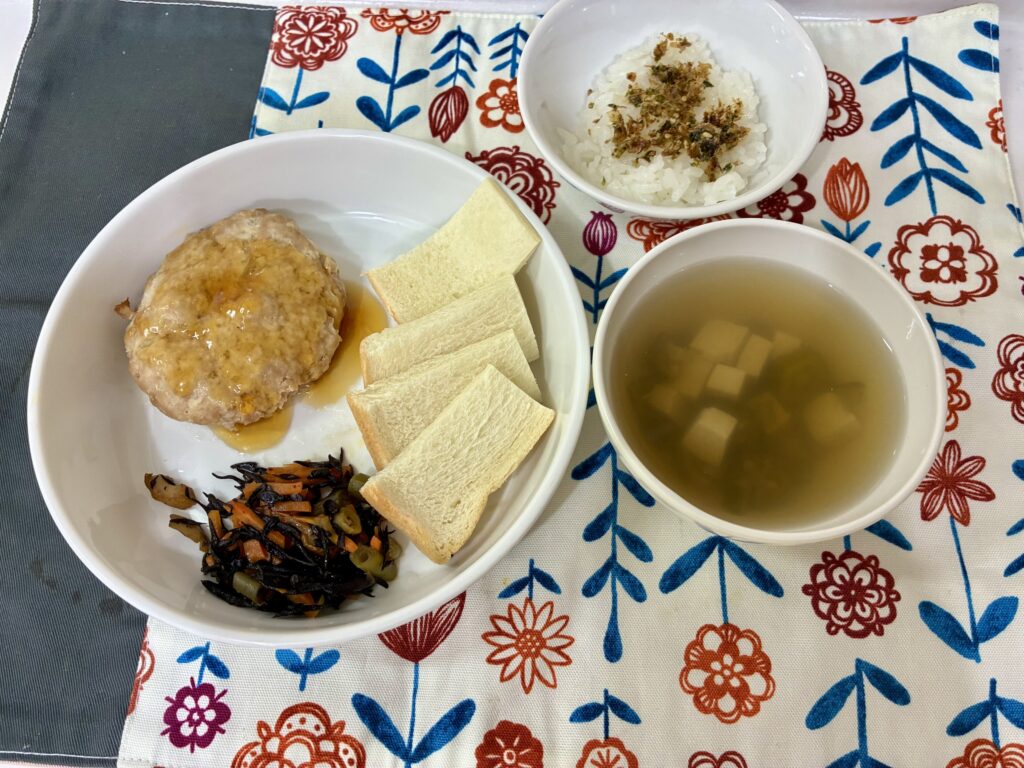 10/28 ハンバーグ照り焼きソース 手作りふりかけごはん